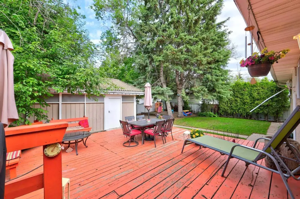 4911 43 Street SW Calgary AB T3E 3R2