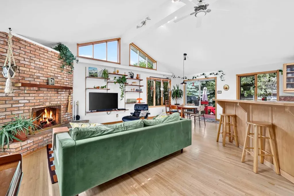 4911 43 Street SW Calgary AB T3E 3R2