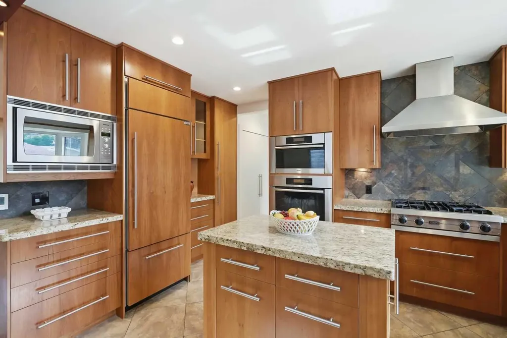 10012 Willowview Road SE Calgary AB T2J 1P4