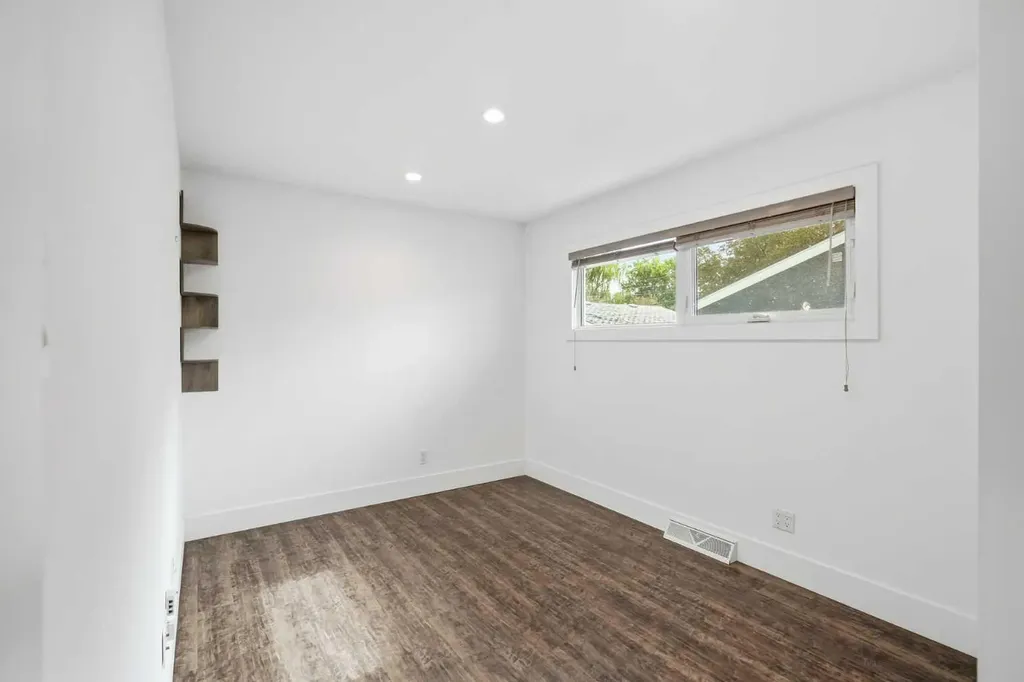 10012 Willowview Road SE Calgary AB T2J 1P4