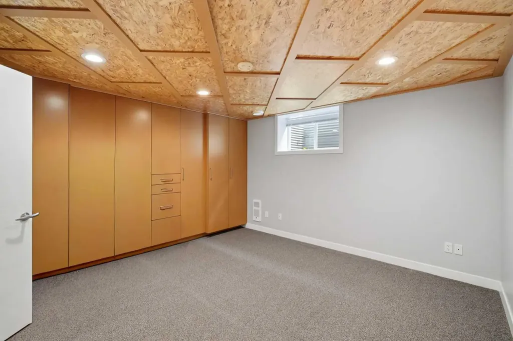 10012 Willowview Road SE Calgary AB T2J 1P4