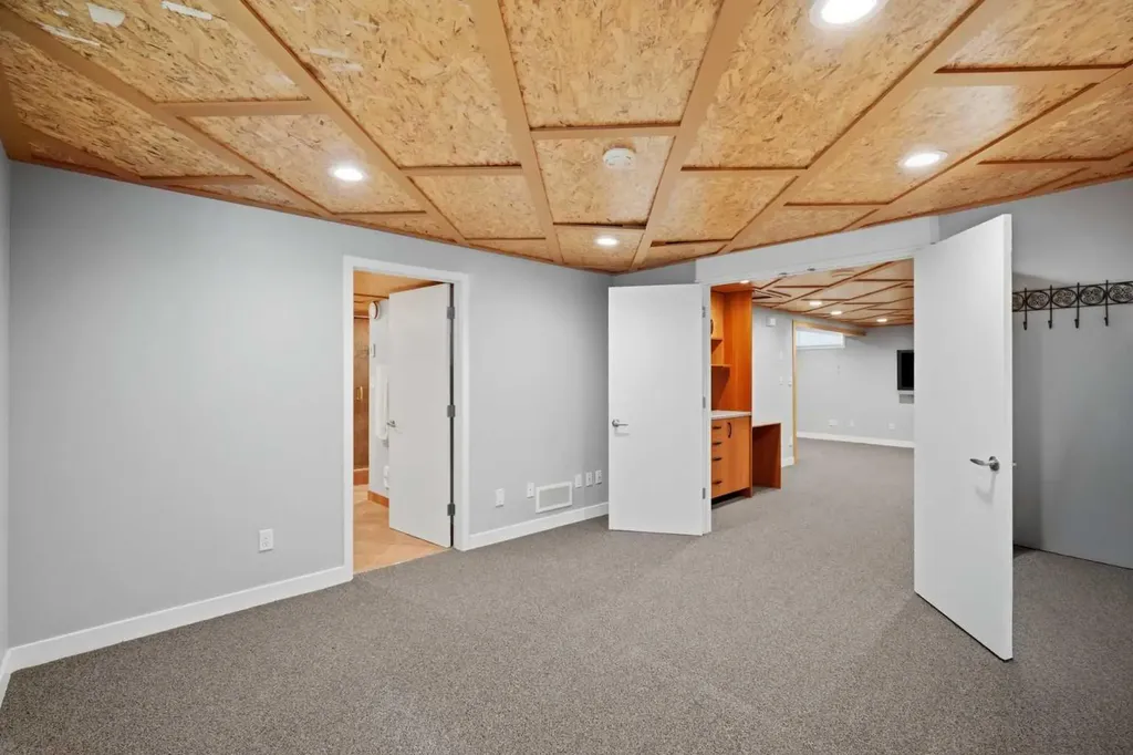 10012 Willowview Road SE Calgary AB T2J 1P4