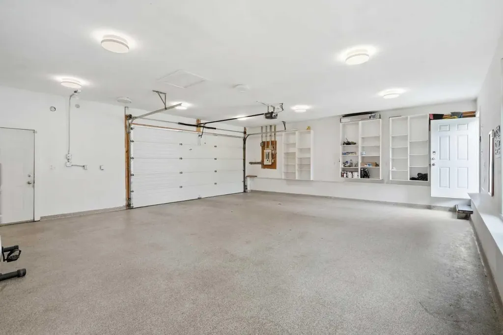10012 Willowview Road SE Calgary AB T2J 1P4