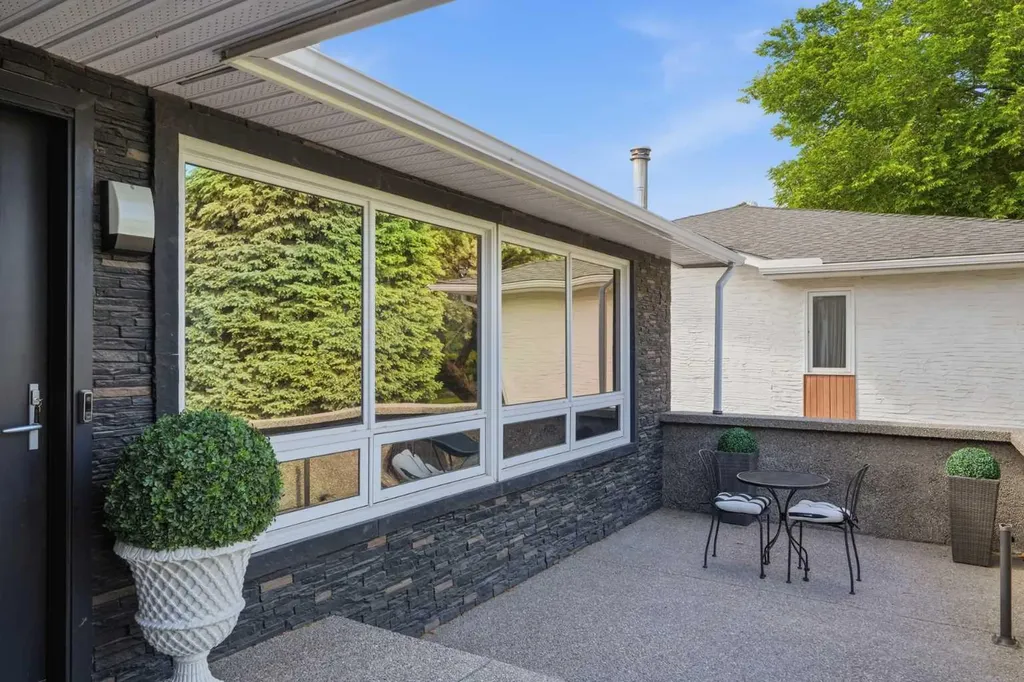 10012 Willowview Road SE Calgary AB T2J 1P4