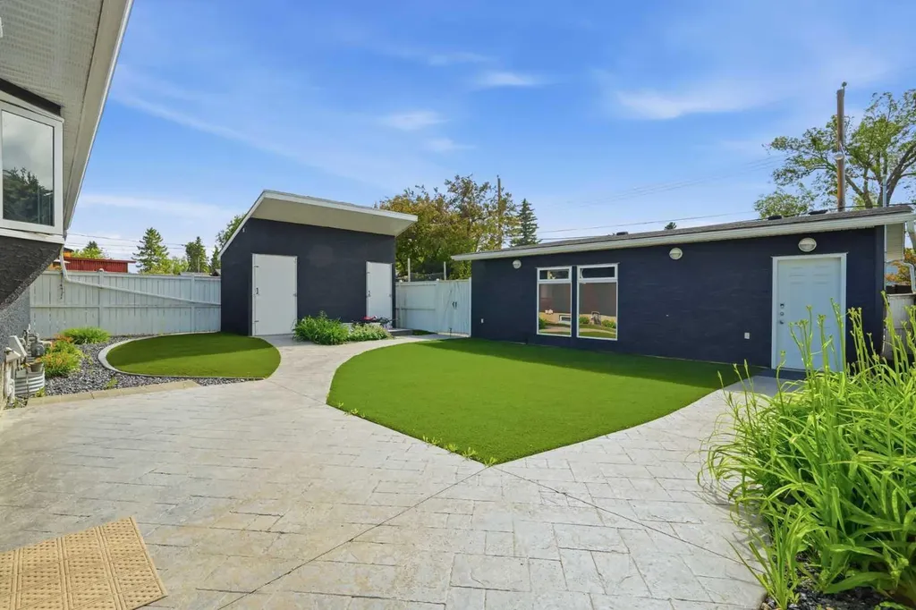 10012 Willowview Road SE Calgary AB T2J 1P4
