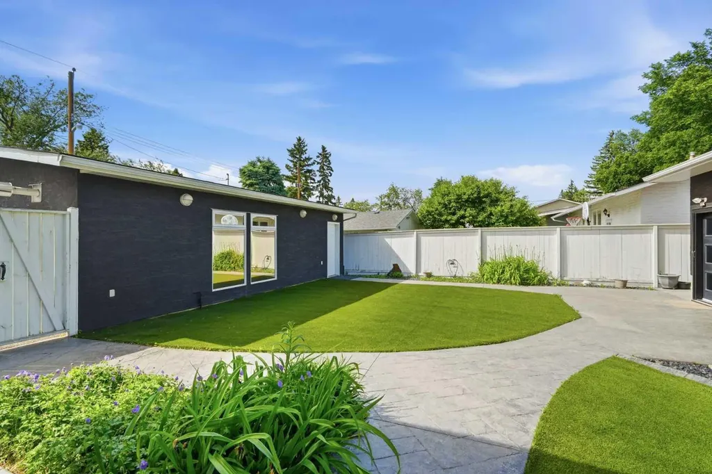 10012 Willowview Road SE Calgary AB T2J 1P4