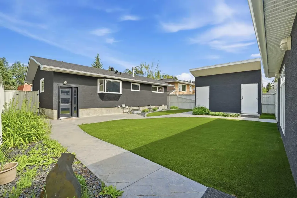 10012 Willowview Road SE Calgary AB T2J 1P4