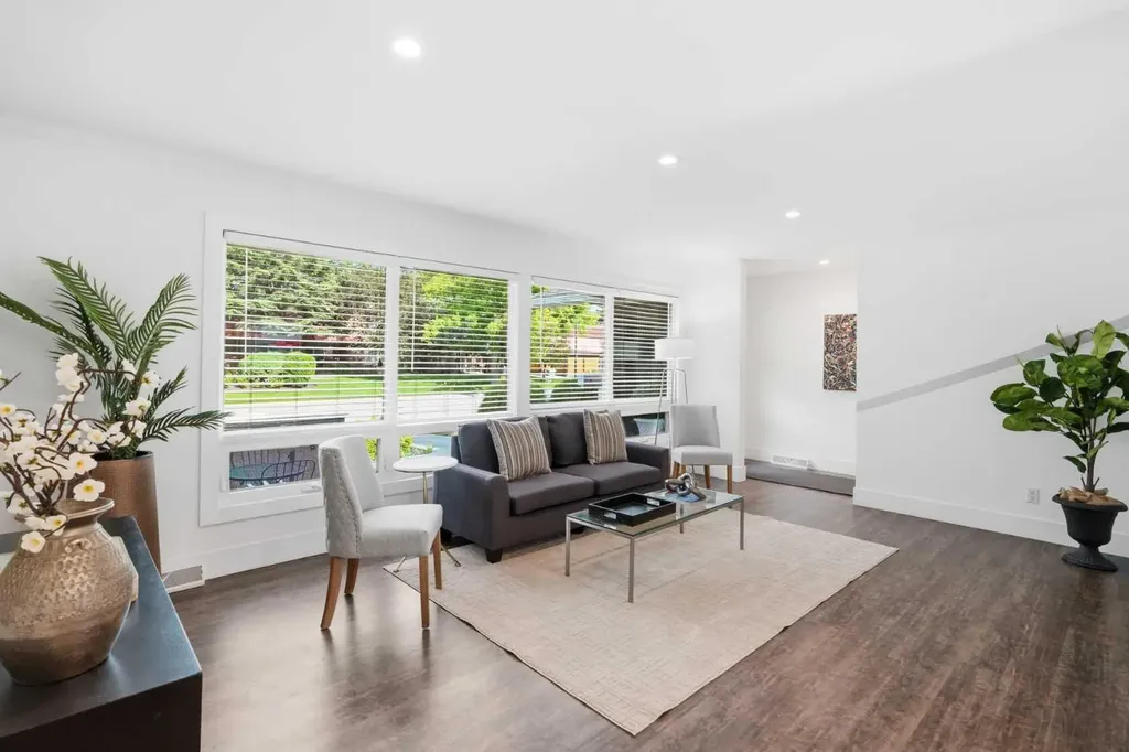10012 Willowview Road SE Calgary AB T2J 1P4