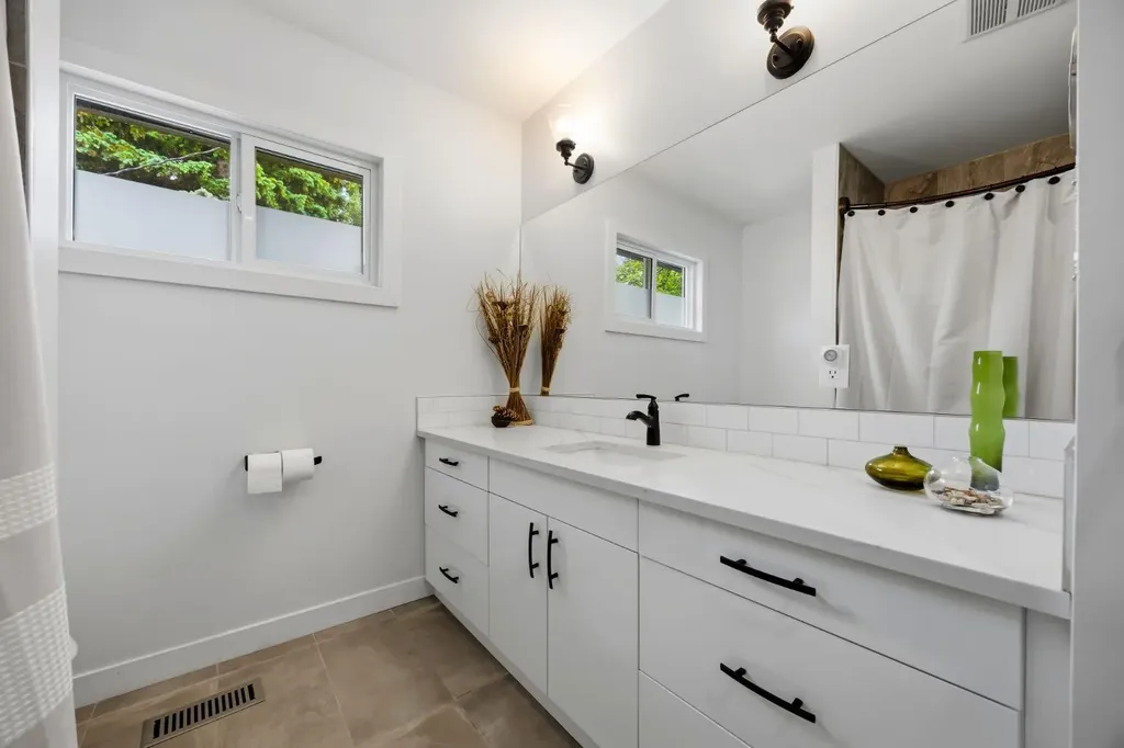 723 75 Avenue SW Calgary AB T2V 0S4