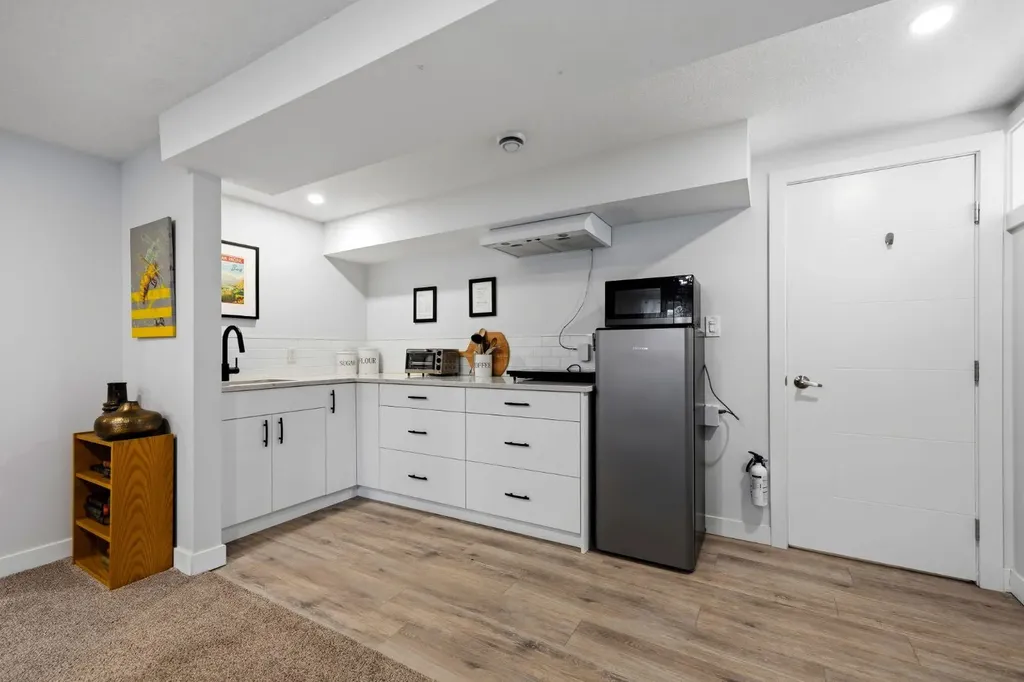 723 75 Avenue SW Calgary AB T2V 0S4
