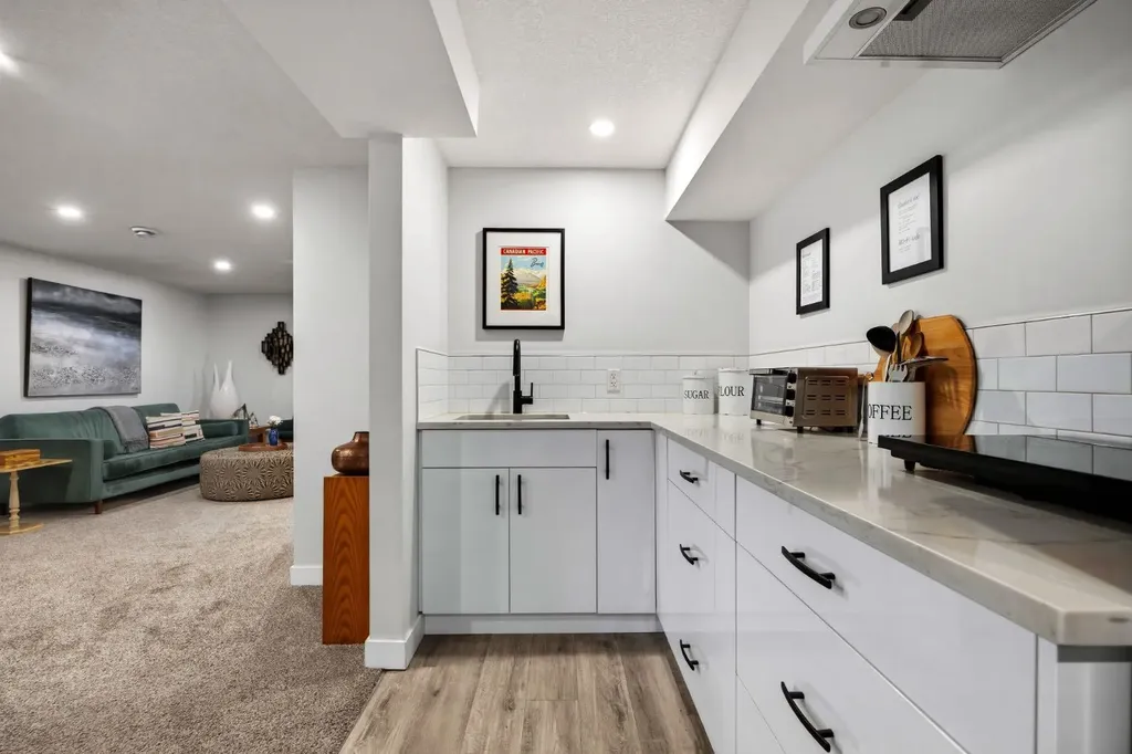 723 75 Avenue SW Calgary AB T2V 0S4