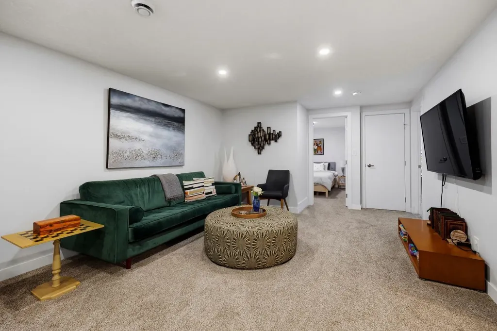 723 75 Avenue SW Calgary AB T2V 0S4