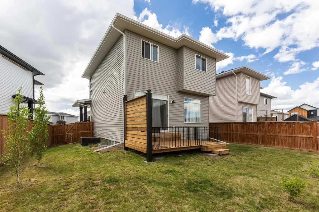 1219 Pacific Circle W Lethbridge AB T1J5V4