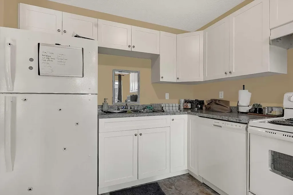 9904 71a Avenue Grande Prairie AB T8V 5T9