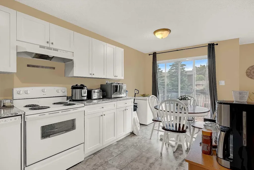 9904 71a Avenue Grande Prairie AB T8V 5T9