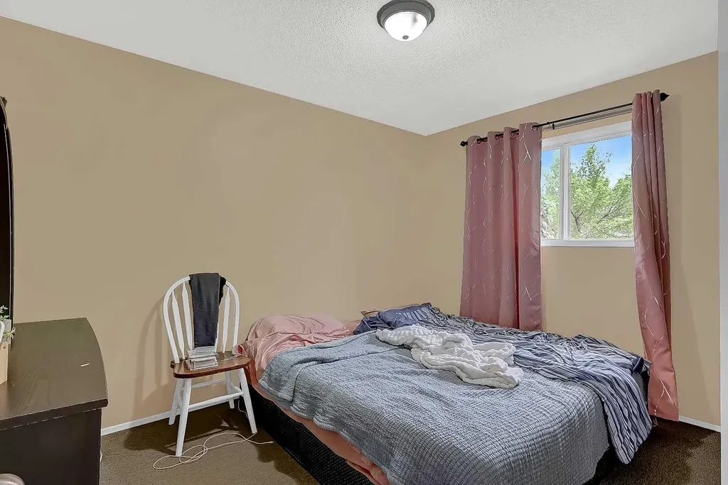 9904 71a Avenue Grande Prairie AB T8V 5T9