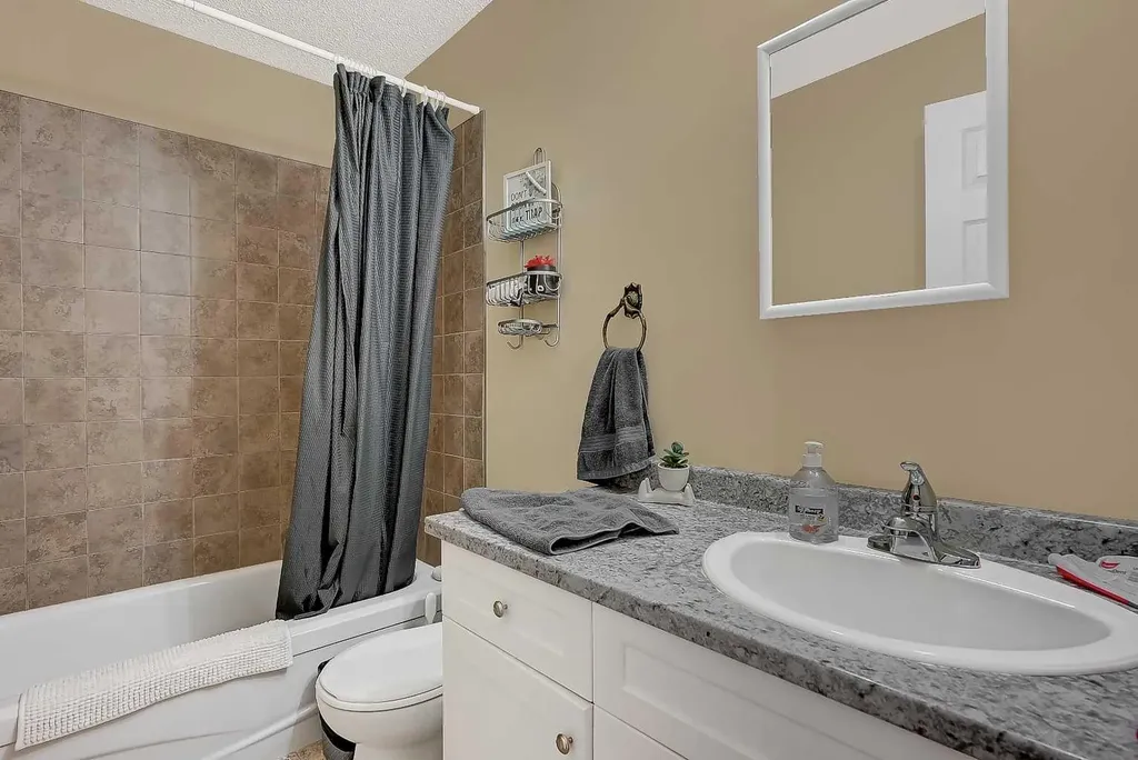 9904 71a Avenue Grande Prairie AB T8V 5T9