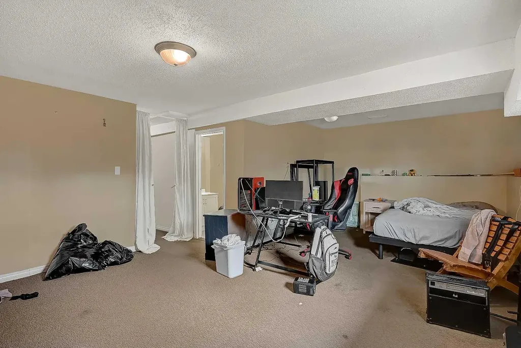 9904 71a Avenue Grande Prairie AB T8V 5T9