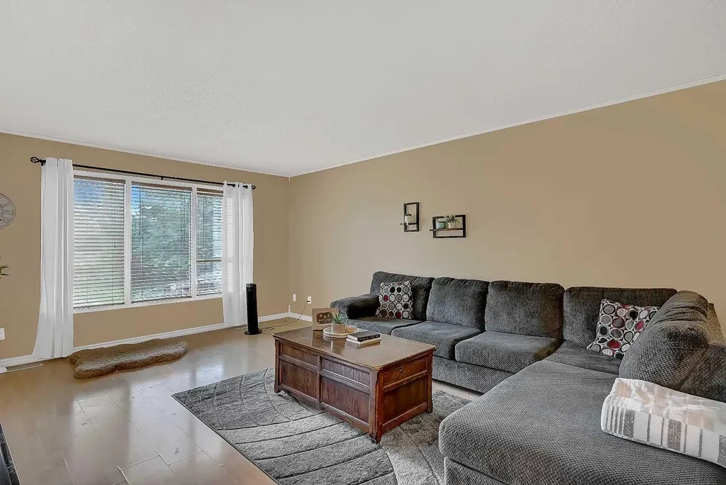 9904 71a Avenue Grande Prairie AB T8V 5T9