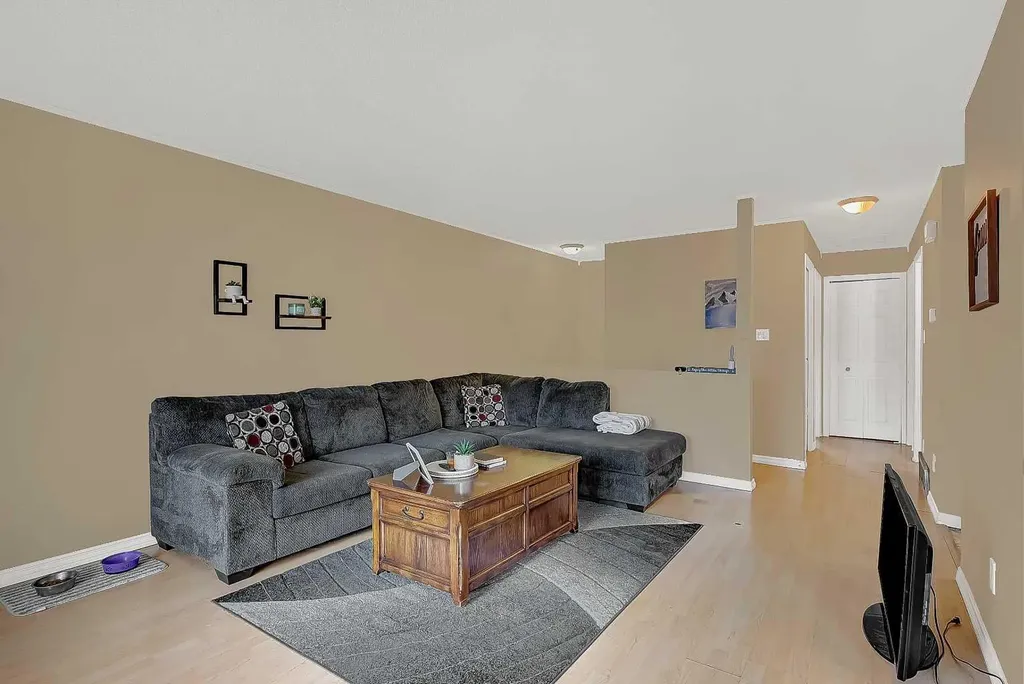9904 71a Avenue Grande Prairie AB T8V 5T9