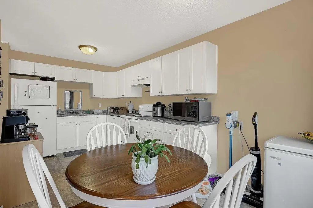9904 71a Avenue Grande Prairie AB T8V 5T9