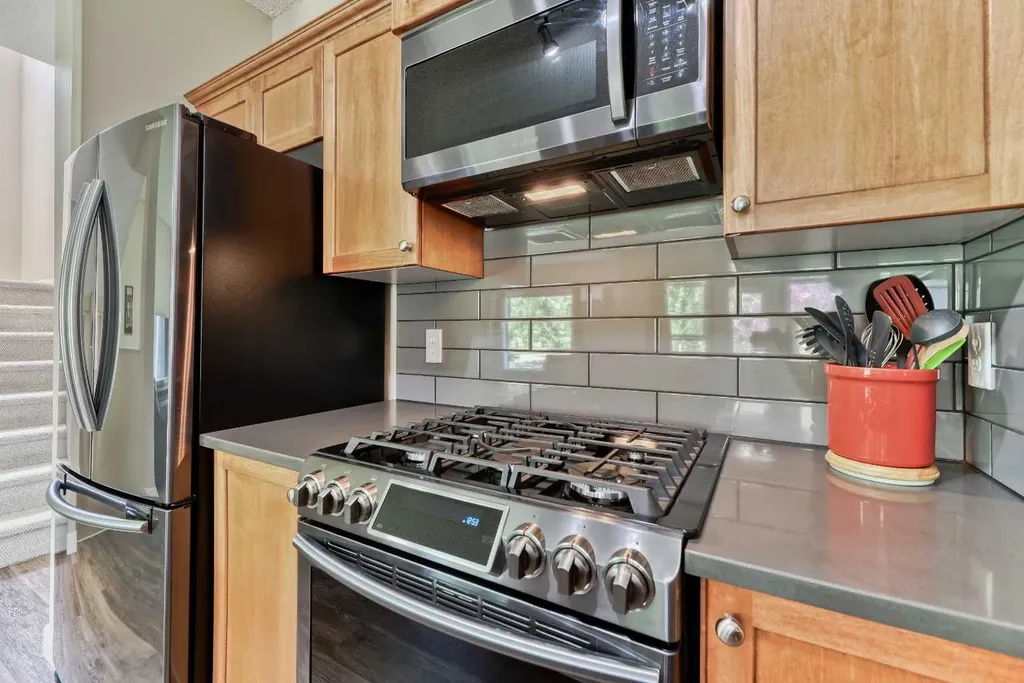 406 Rocky Vista Gardens NW Calgary AB T3G 5V1