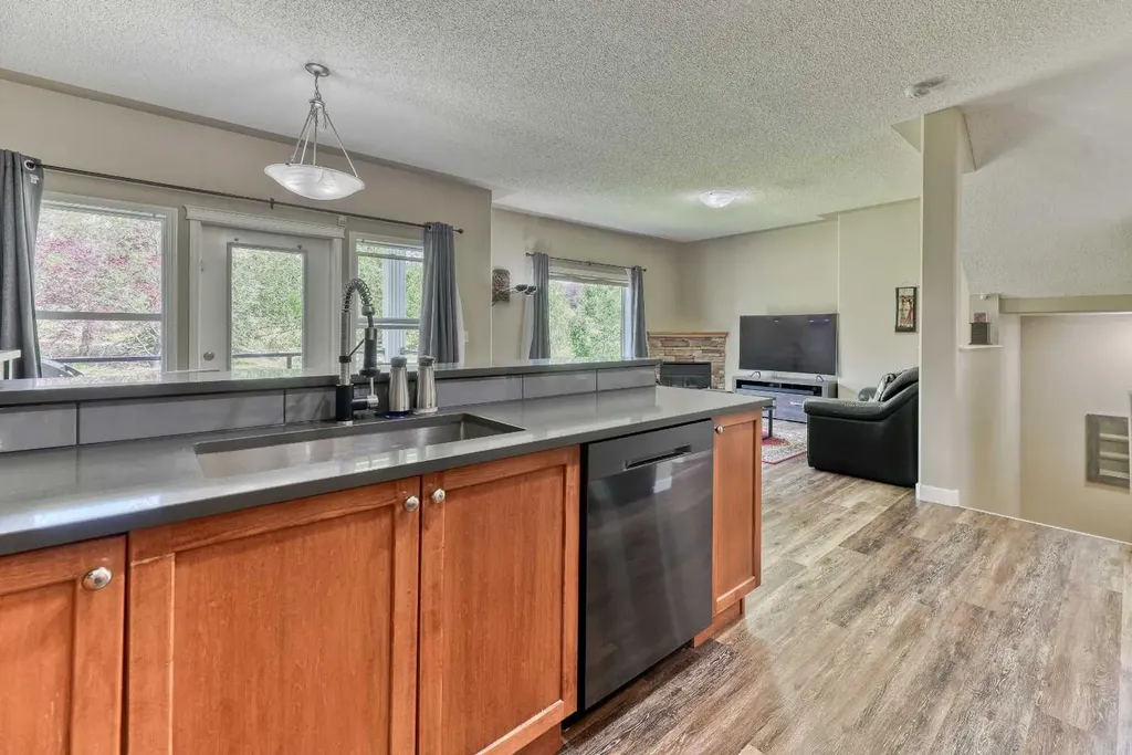 406 Rocky Vista Gardens NW Calgary AB T3G 5V1