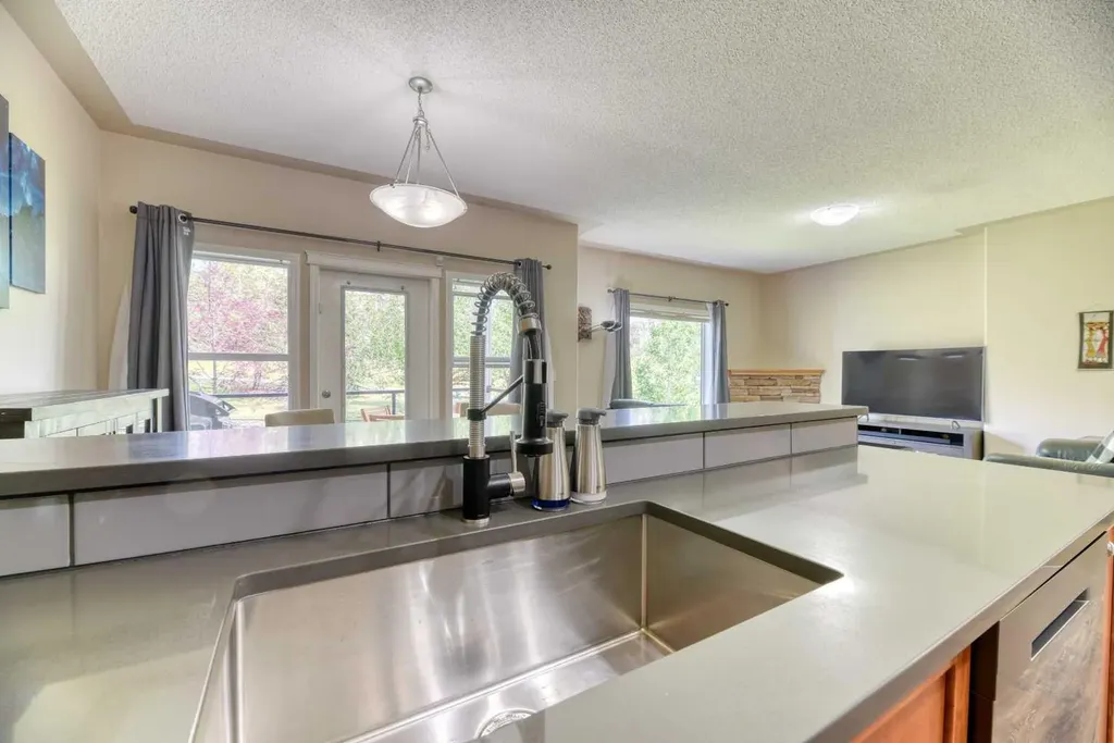 406 Rocky Vista Gardens NW Calgary AB T3G 5V1