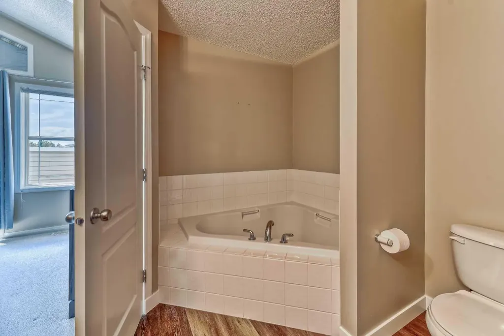 406 Rocky Vista Gardens NW Calgary AB T3G 5V1