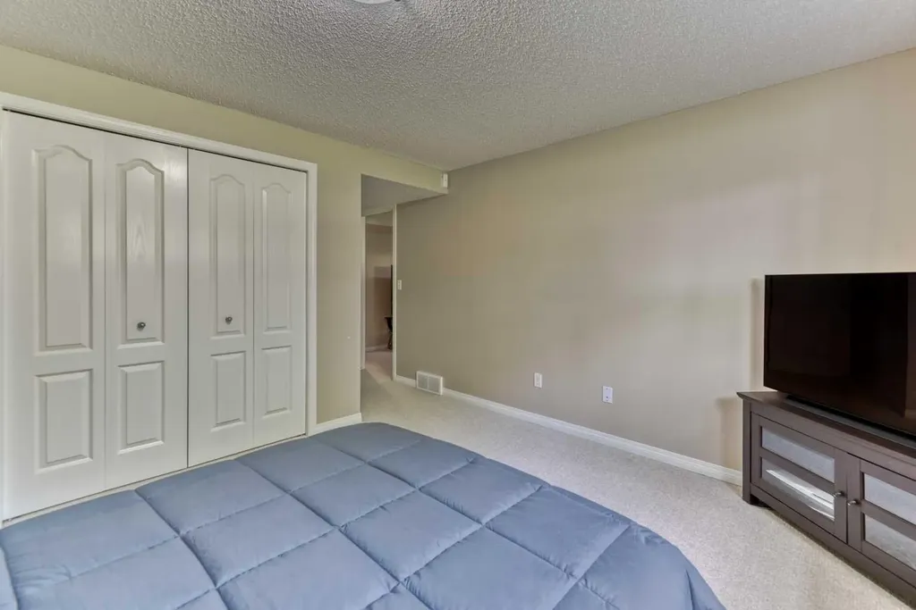 406 Rocky Vista Gardens NW Calgary AB T3G 5V1