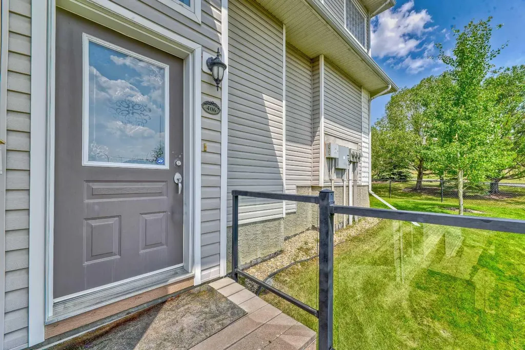 406 Rocky Vista Gardens NW Calgary AB T3G 5V1