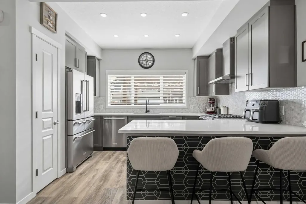72 Masters Manor SE Calgary AB T3M 2R4