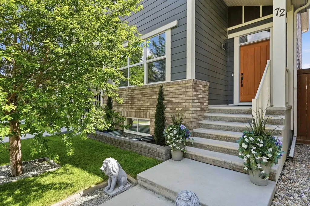 72 Masters Manor SE Calgary AB T3M 2R4