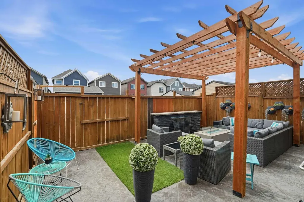 72 Masters Manor SE Calgary AB T3M 2R4