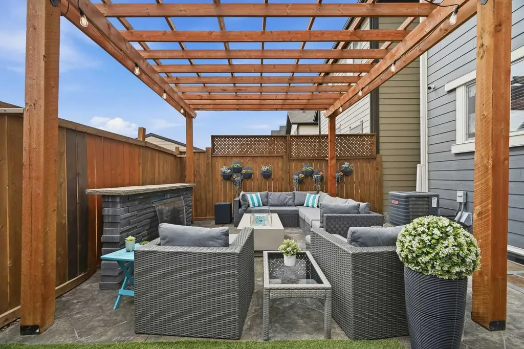 72 Masters Manor SE Calgary AB T3M 2R4