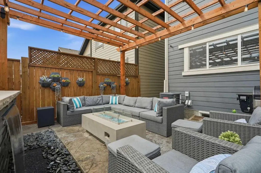 72 Masters Manor SE Calgary AB T3M 2R4