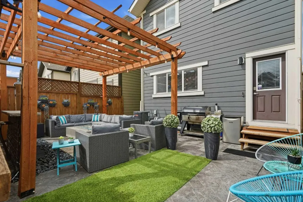 72 Masters Manor SE Calgary AB T3M 2R4
