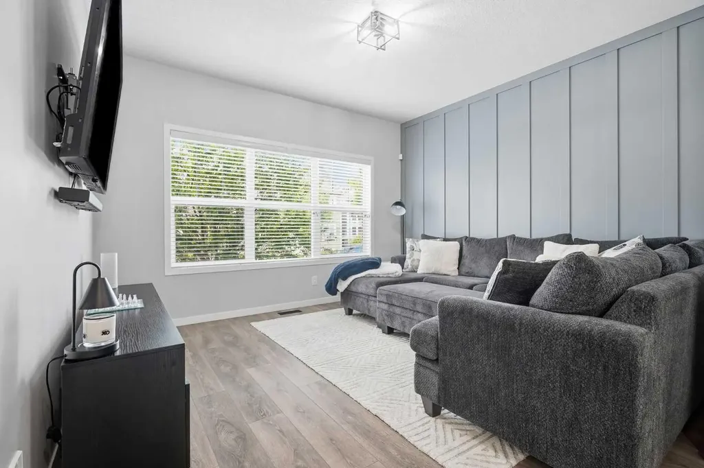 72 Masters Manor SE Calgary AB T3M 2R4