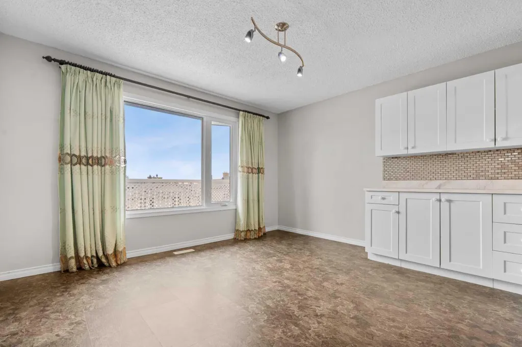 27 Beddington Road NE Calgary AB T3K 1N7