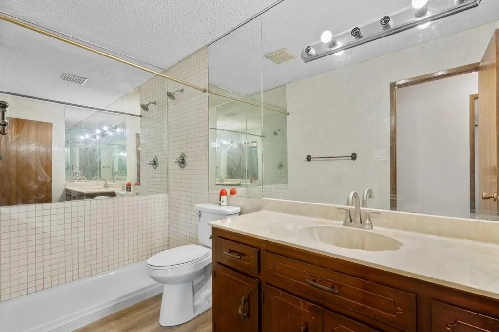 27 Beddington Road NE Calgary AB T3K 1N7