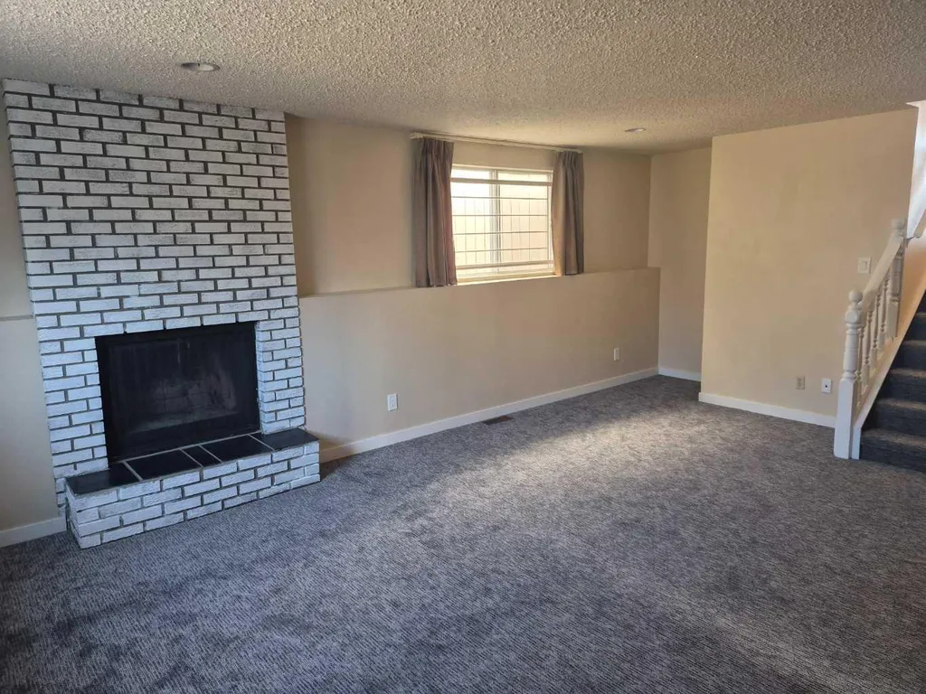 27 Beddington Road NE Calgary AB T3K 1N7