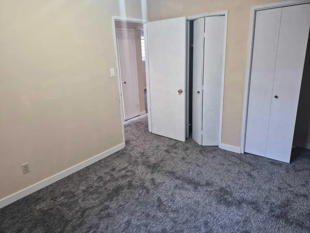 27 Beddington Road NE Calgary AB T3K 1N7