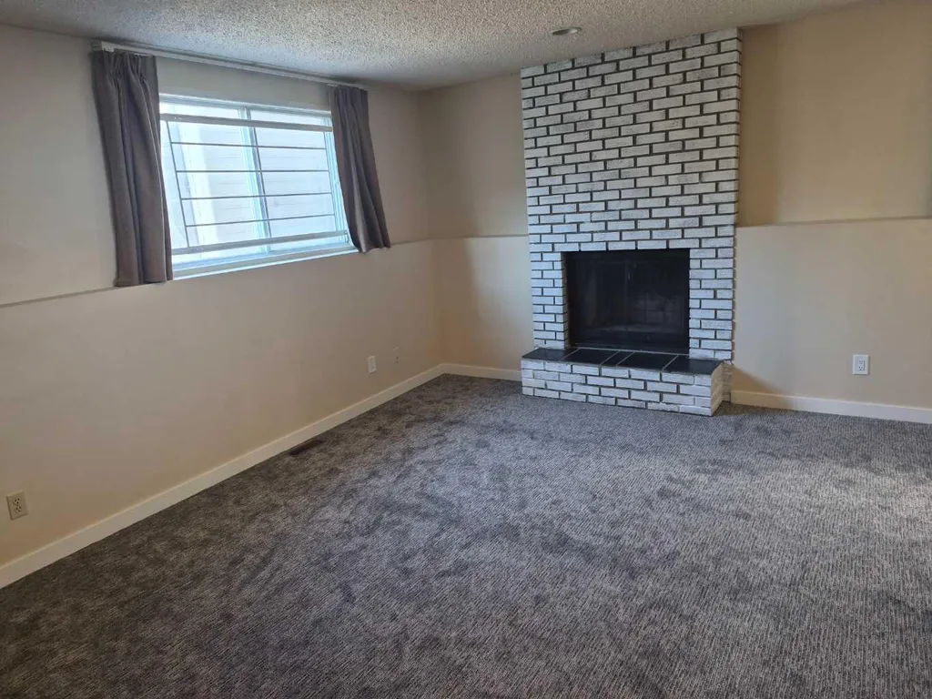 27 Beddington Road NE Calgary AB T3K 1N7