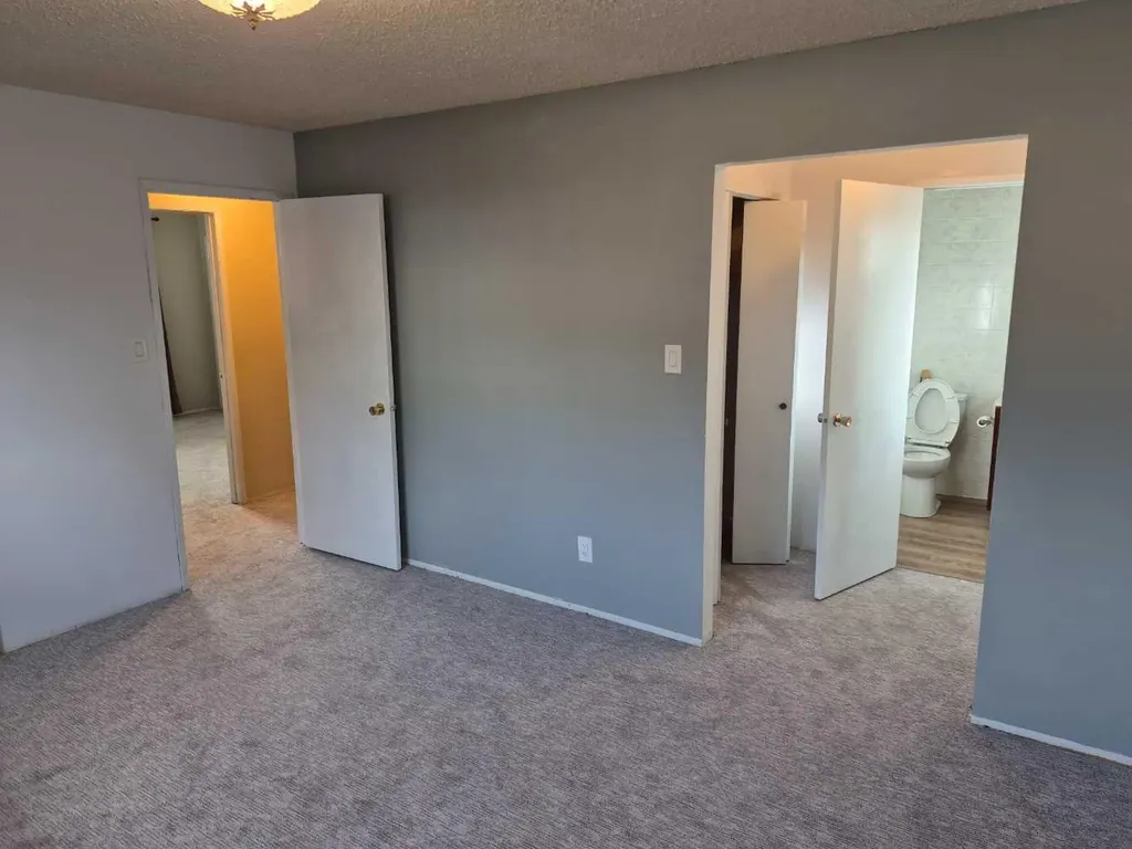 27 Beddington Road NE Calgary AB T3K 1N7