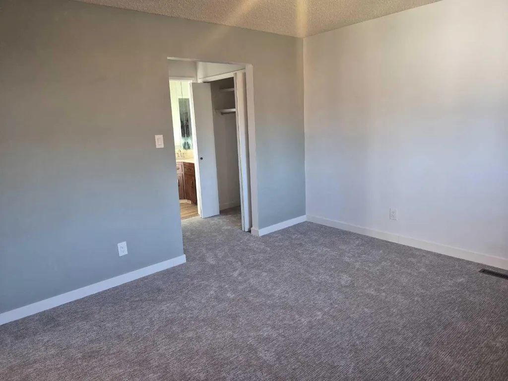 27 Beddington Road NE Calgary AB T3K 1N7
