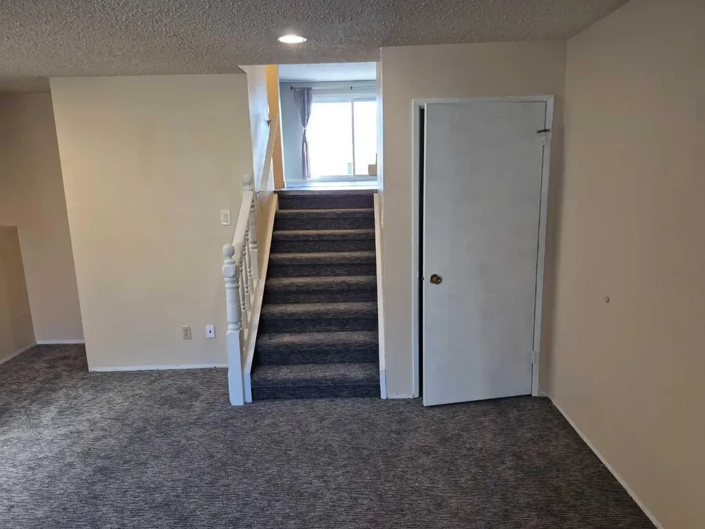 27 Beddington Road NE Calgary AB T3K 1N7