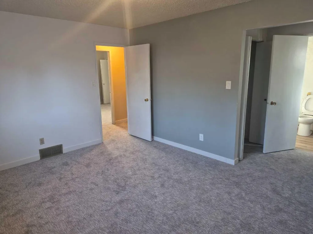 27 Beddington Road NE Calgary AB T3K 1N7
