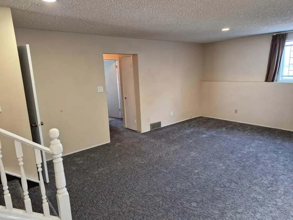 27 Beddington Road NE Calgary AB T3K 1N7