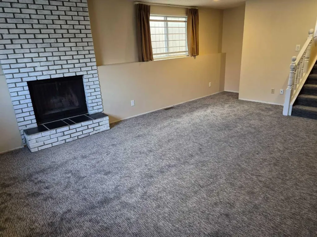 27 Beddington Road NE Calgary AB T3K 1N7