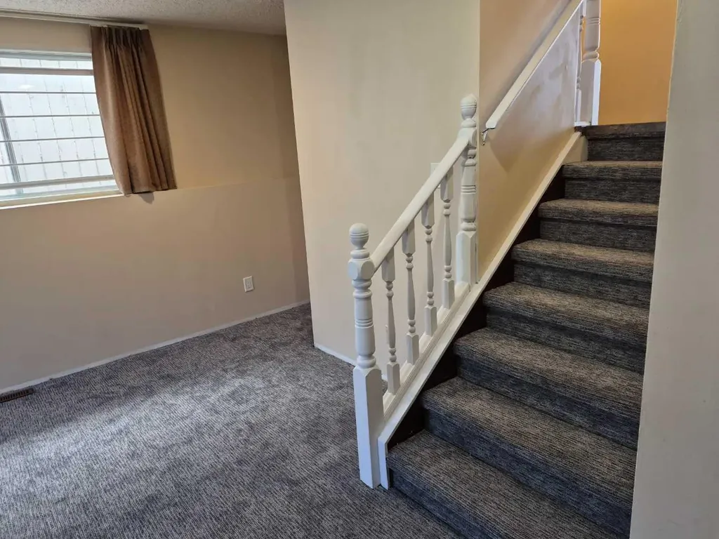 27 Beddington Road NE Calgary AB T3K 1N7